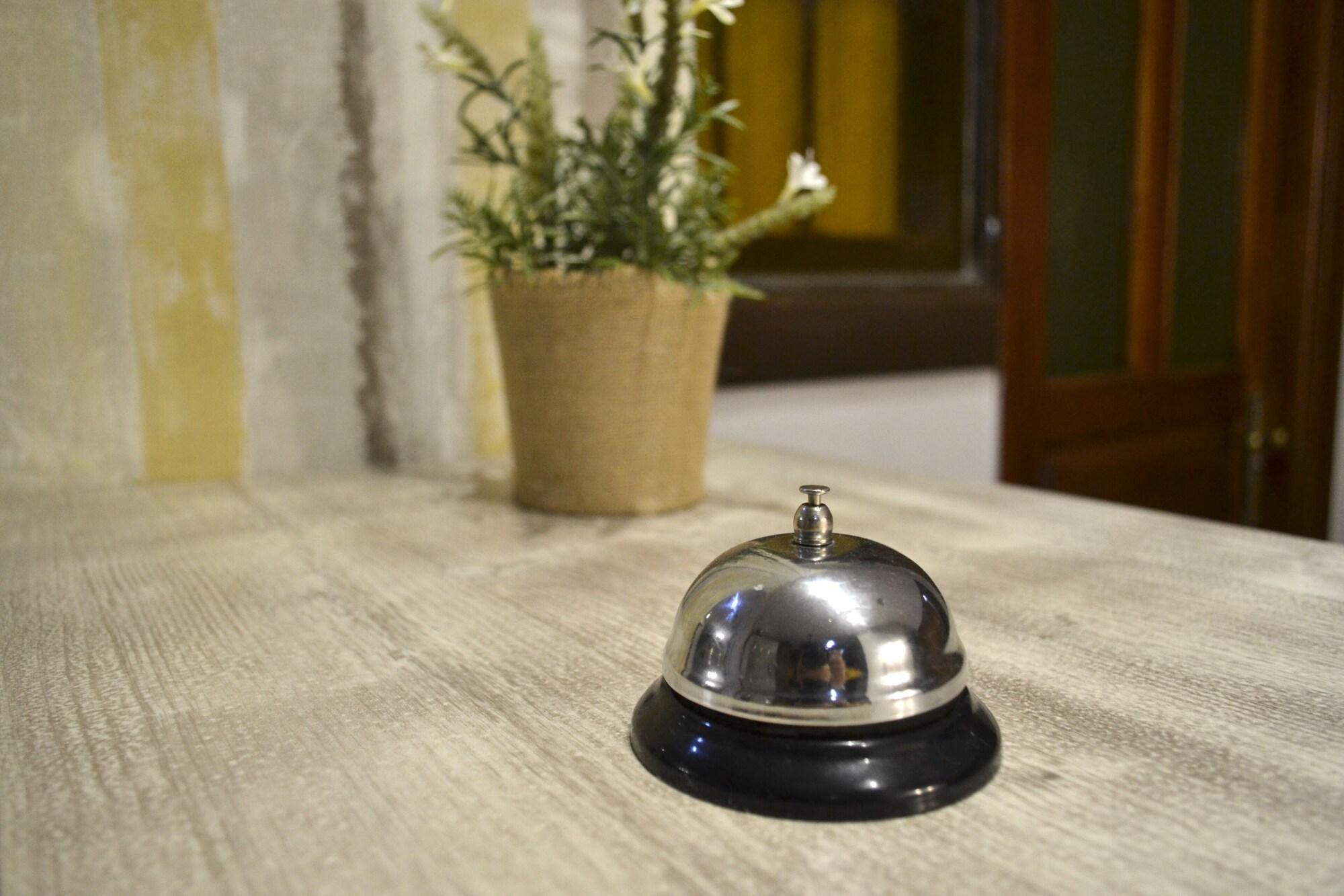 Hotel Alda Via Leon Ngoại thất bức ảnh